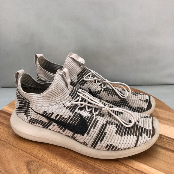 Nike Roshe Two Flyknit Sneakers Mens 11 Beige Camo Running Shoes Lightweight - Picture 1 of 8